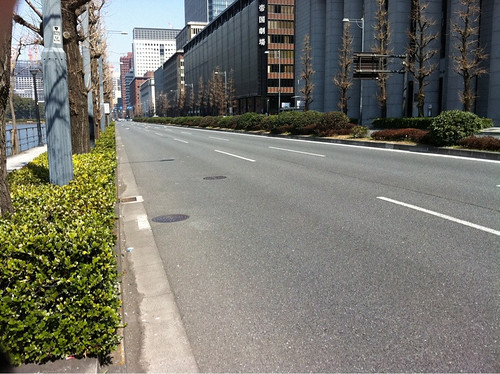 Calles desiertas en el centro de Tokio
