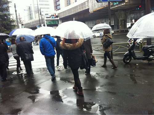 Dos días de lluvia sin pausa siguen haciendo subir ligeramente la radiación en Tokio